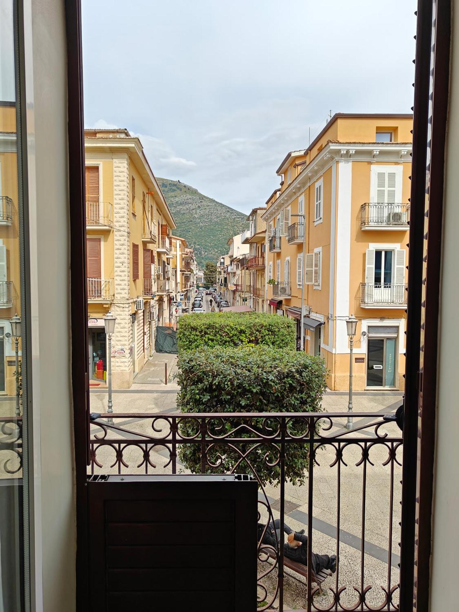 Casa In Piazza * Fondi